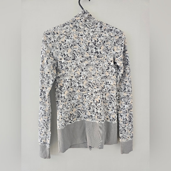 Lululemon Rare Nice Asana Jacket size 4 - Picture 3 of 5